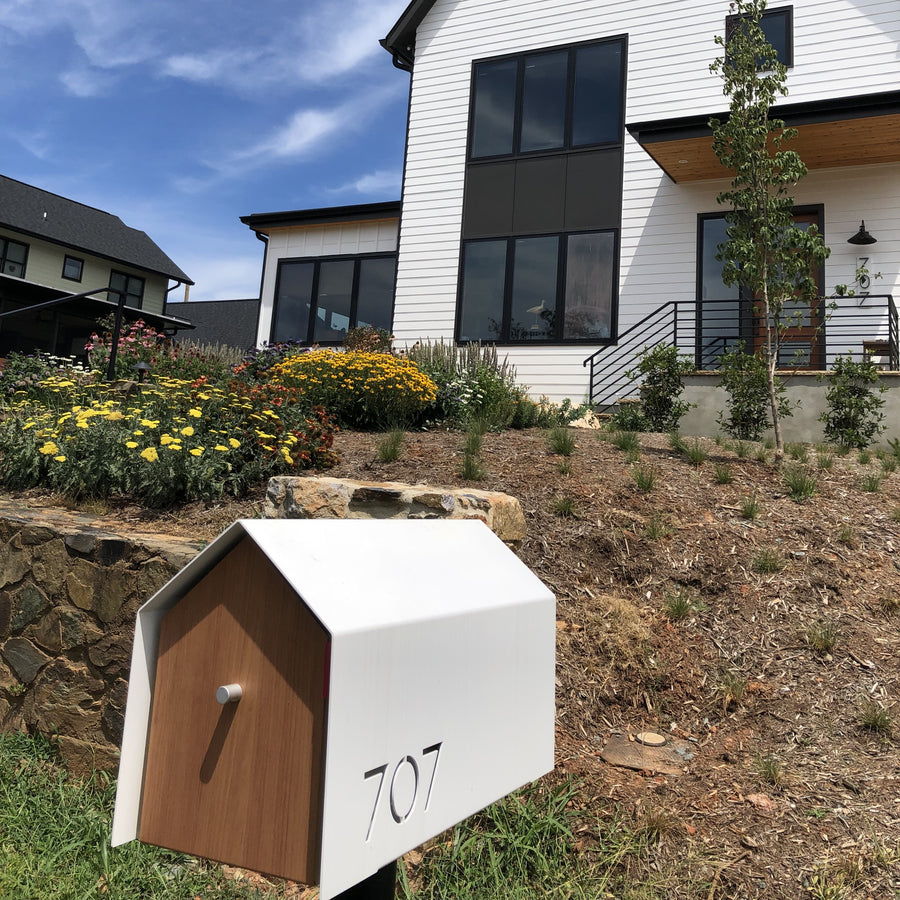 Deus Modern mailbox